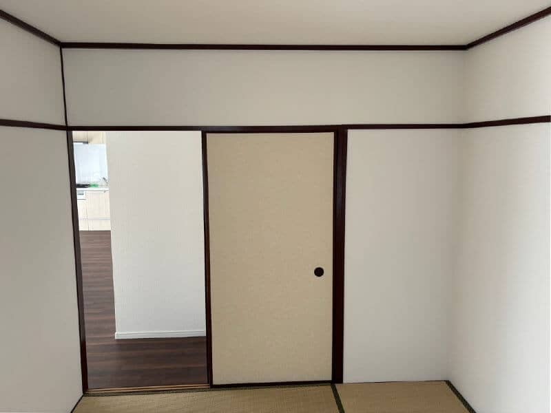 em_room_closet_before
