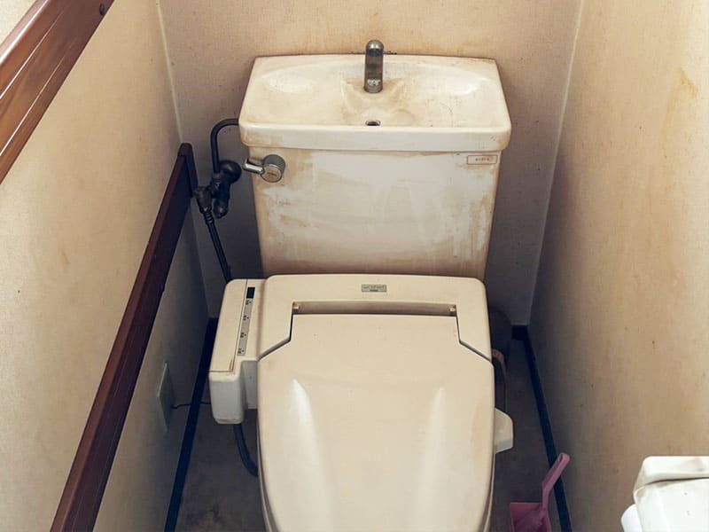 箕面市戸建てフルリノベーション_トイレ2F_施工前
